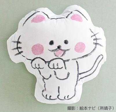 たいそうするゾウ ダイカットクッション ねこちゃん